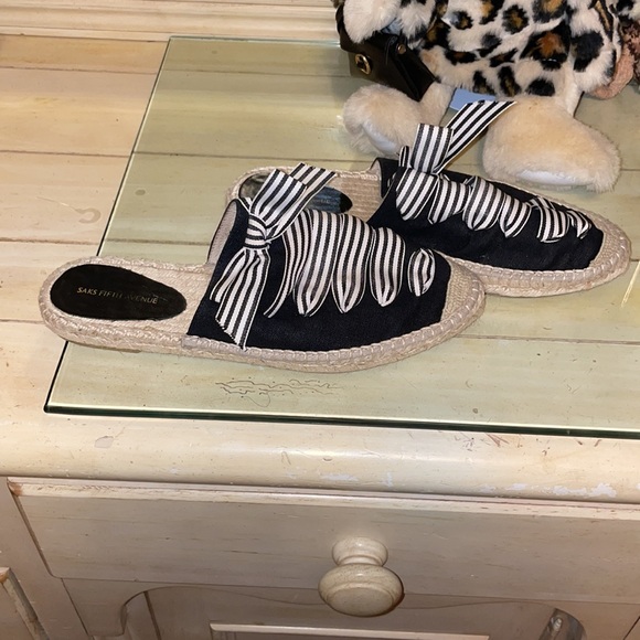 Saks fifth avenue black tie up slides - Picture 2 of 6